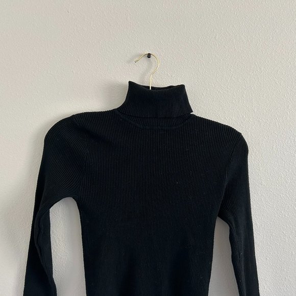 Black turtleneck sweater - Picture 1 of 4